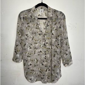 Cabi gray matinee floral button down long sleeve blouse